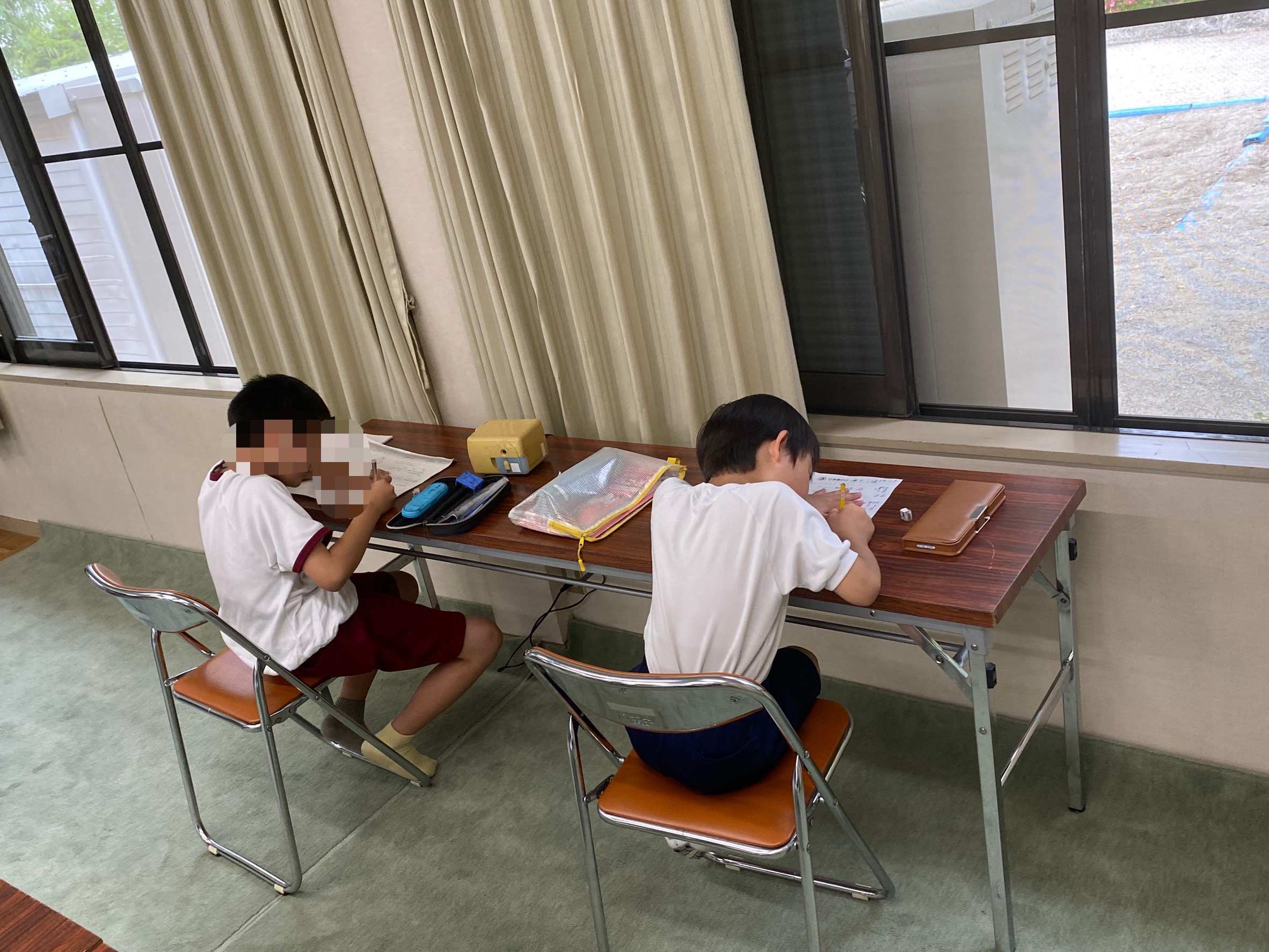 宿題やっている様子
