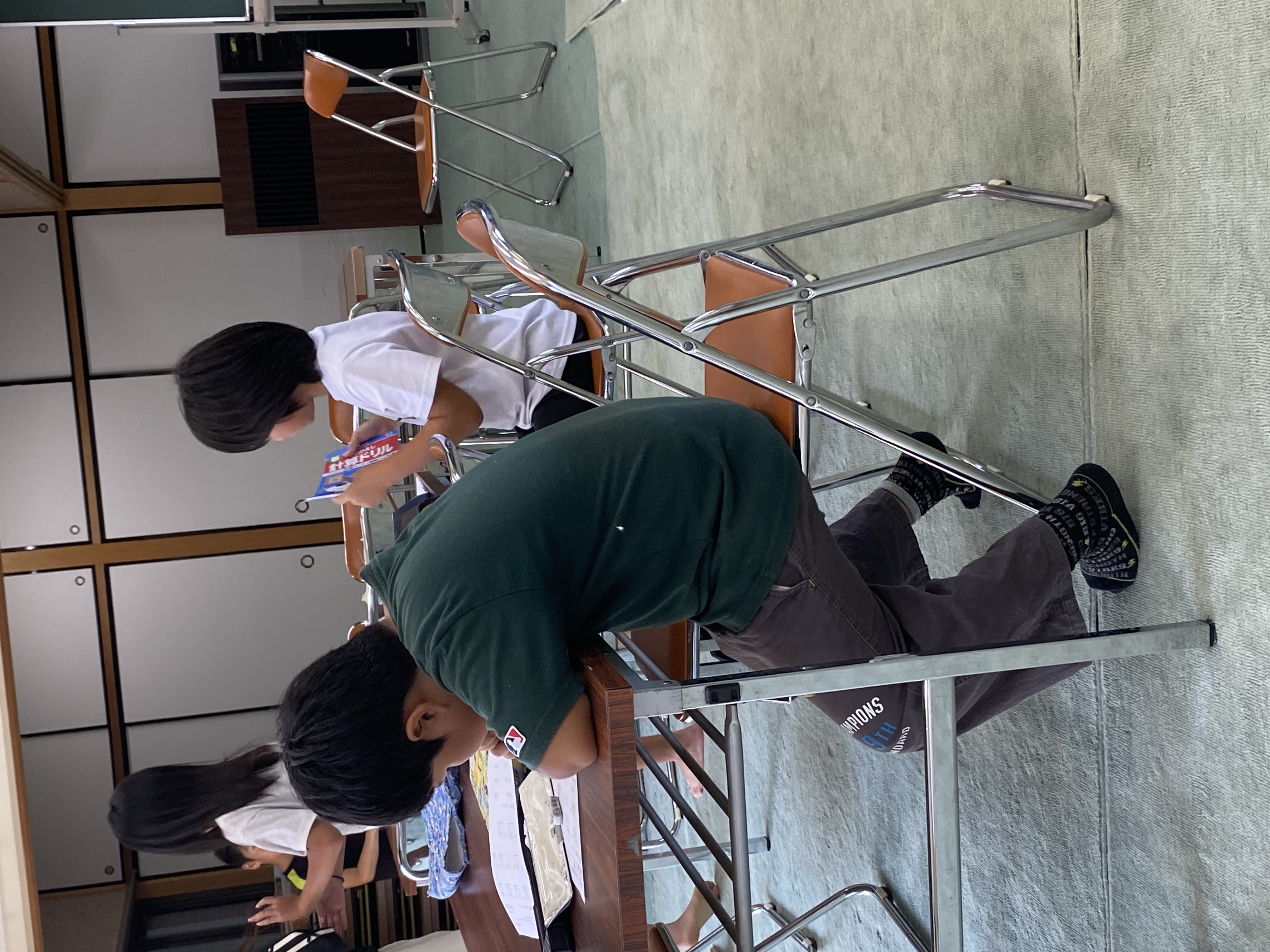 宿題やっている様子